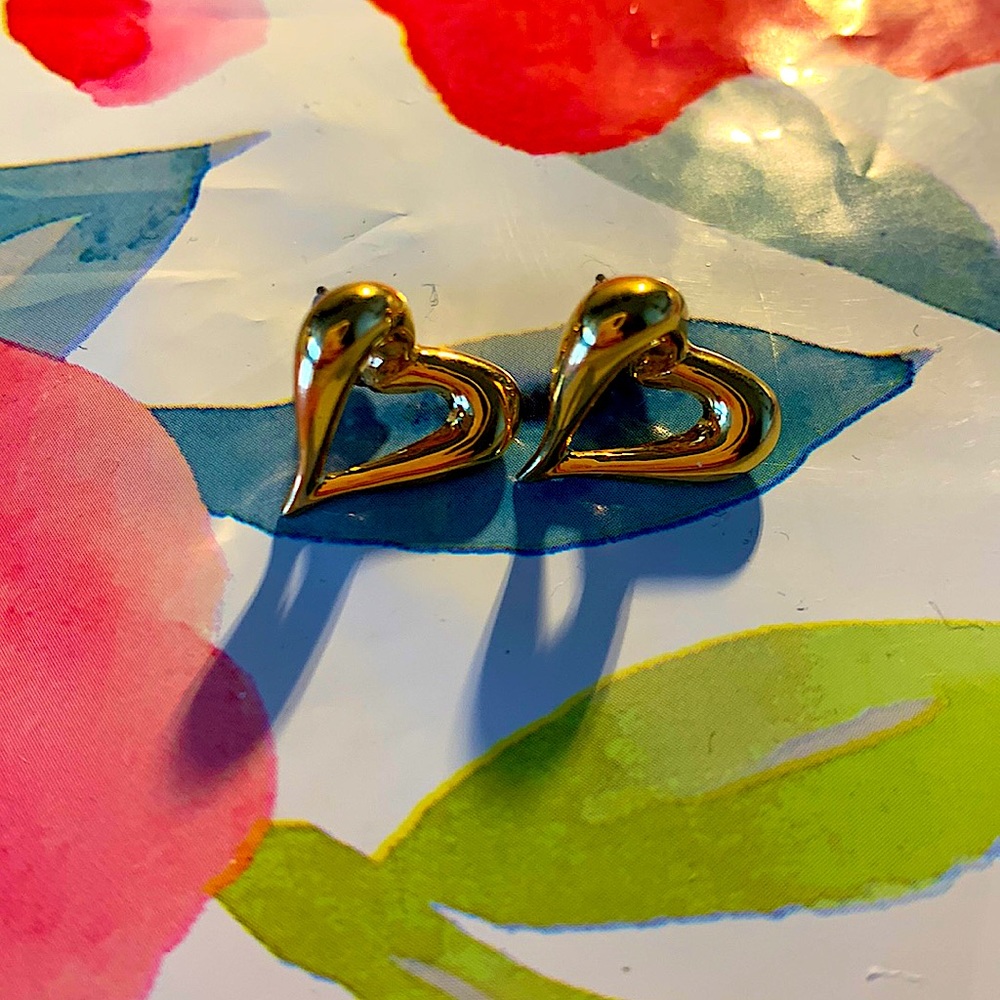 💛Free with purchase💛 Heart earrings